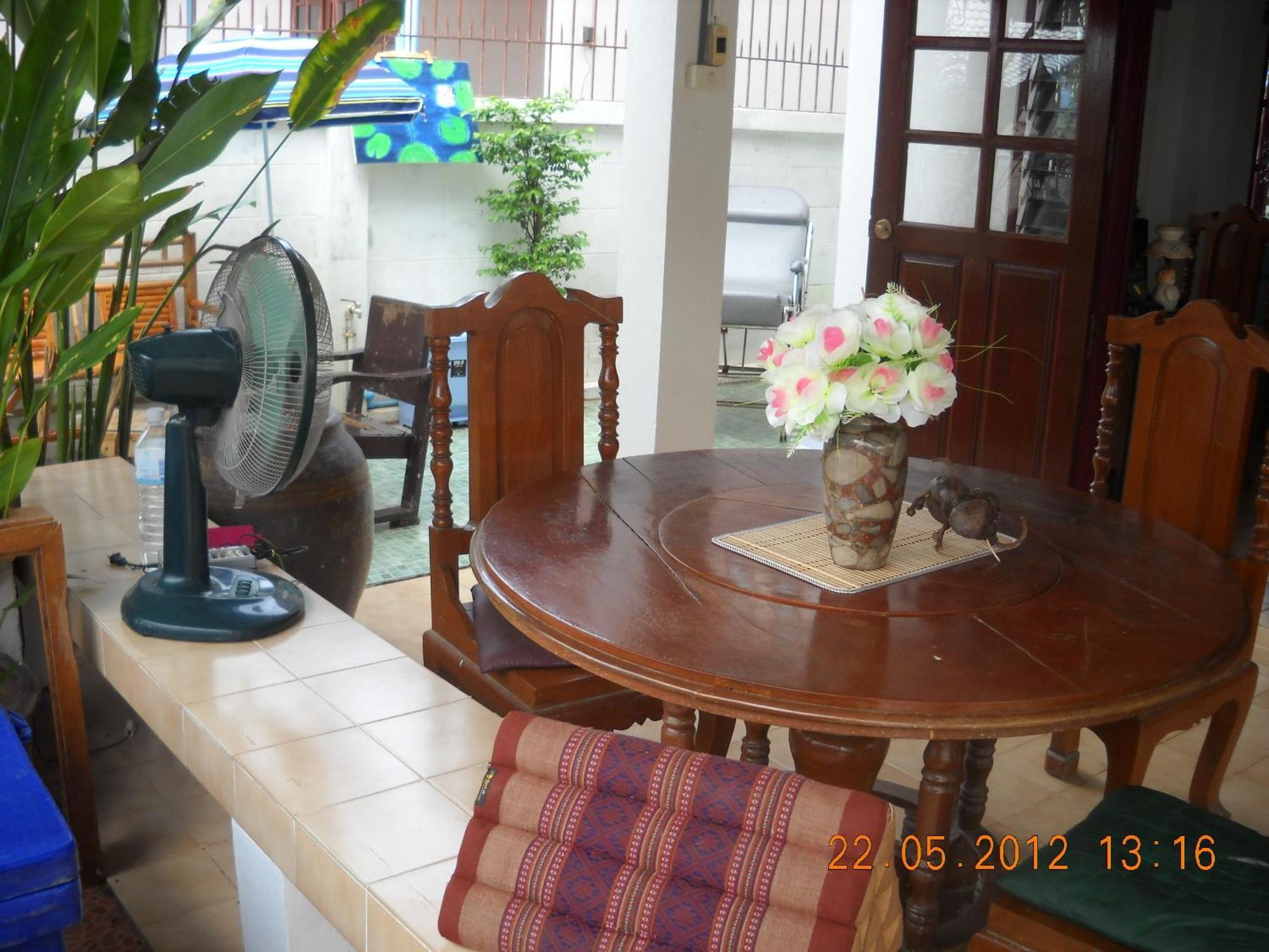 Srikrung Guesthouse Аюттхая Экстерьер фото